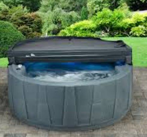 Used AquaRest 5 Person Spa W/20 Hydrotherapy Jets, Led Waterfall