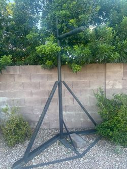 Heavy bag stand