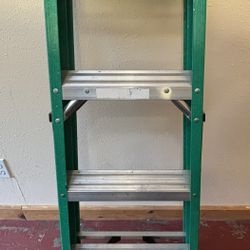 Werner Fiberglass Step Ladder 4 Foot