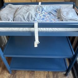 Suite Bebe Riley Changing Table Plus Munchkin Changing Pad/Covers