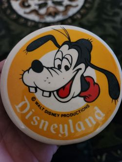 Vintage disney goofy button perfect condition