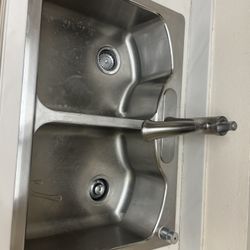 Stainless steel kitchen sink in excellent condition.