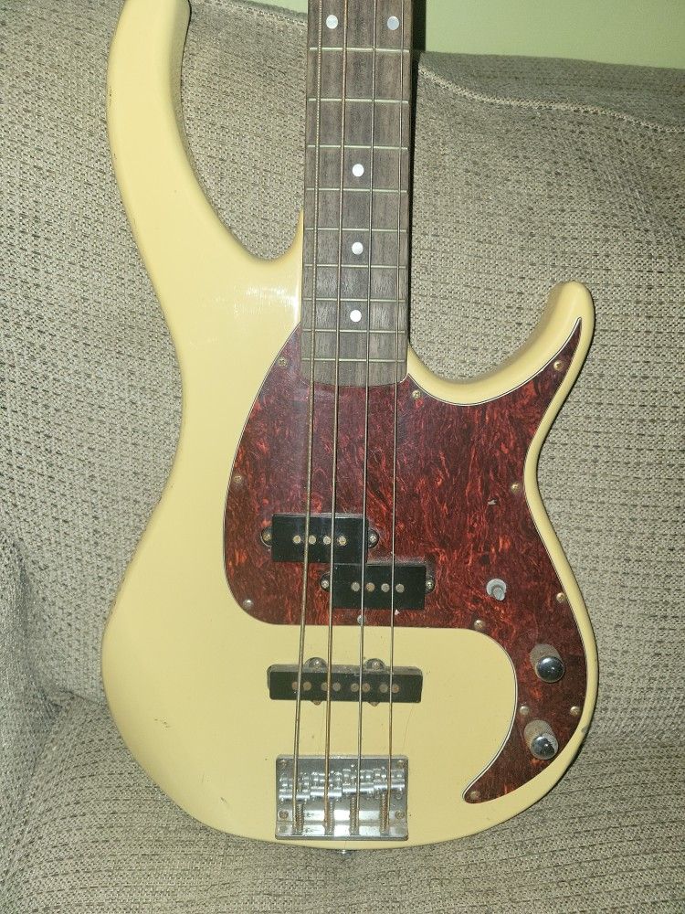Peavey Milestone 4 Electric Bass Guitar