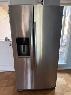 Kenmore 36” refrigerator and freezer with water and ice dispenser