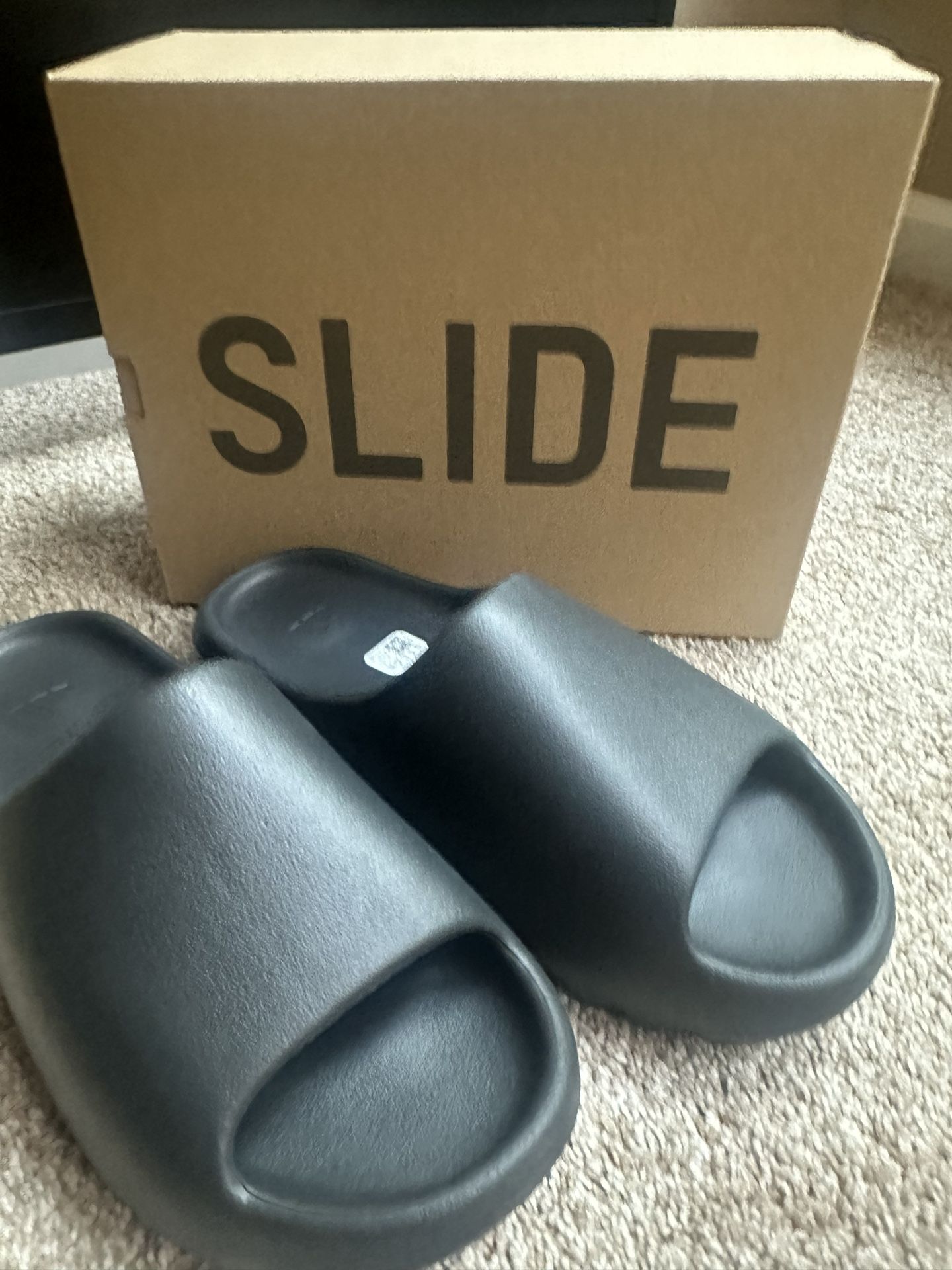 Yeezy Slide “Onyx” size 10 display picture 2