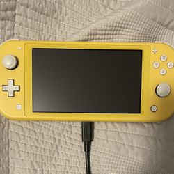 Nintendo Switch Lite -yellow