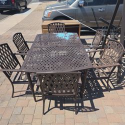 Table An Chairs