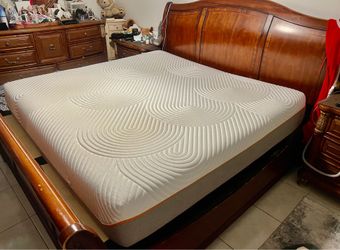 King Size Gorgeous Wood Bed Frame + Excellent Condition TempurPedic Mattress
