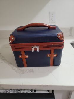 New, Never Used HARD SIDED BEAUTY TRAIN CASE