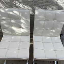 2 CHAIRS