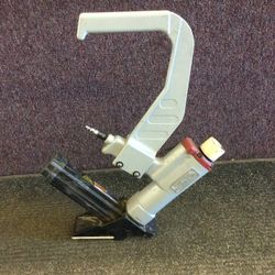 AIR FLOORING NAILER / STAPLER HARDWOOD FLOOR PNEUMATIC NAIL / STAPLE GUN