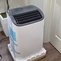 Air Conditioner, 12,000 BTU