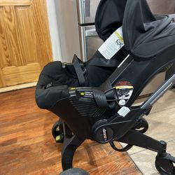 Doona Car Seat & Stroller All Black
