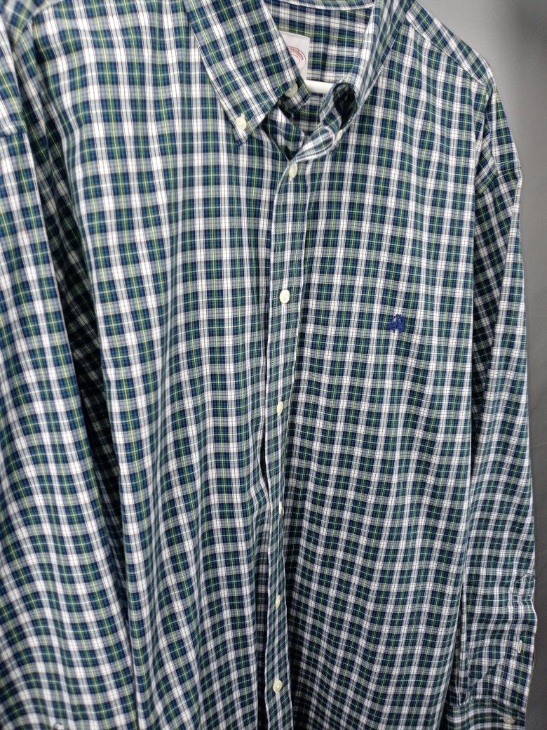 Brooks Brothers Mens Size 2XL Hunter Green Plaid Shirt. Excellent like new condition awesome color combination and design. Quality construction and de