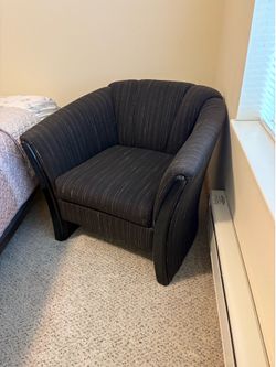 Compact barrel chair
