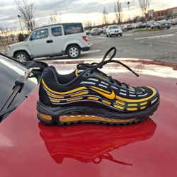 Brand New And Original Men's Nike Air Max's Sneakers Sizes 8