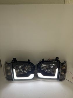 Toyota tundra 2005-2006 headlights