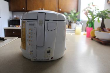 DeLonghi D670U Easy Clean Deep Fryer 1500W White Tested Working
