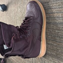 Deep high top Nike  Air Force Burgundy