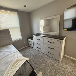 Full Bedroom Set 3 Piece With New Mattress $500 Obo 