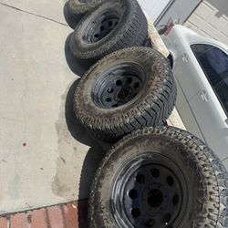 35x12.50r17