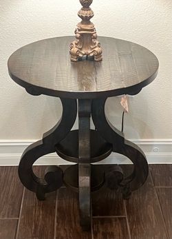 Magnussen Bellamy Round Accent End Table, 26" x 22" x 22"