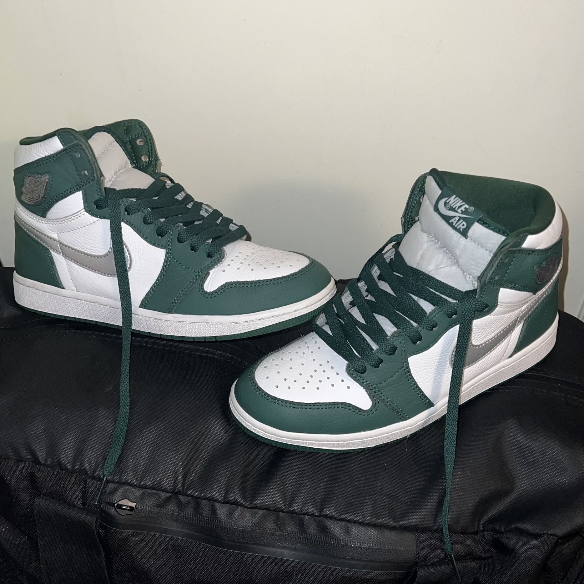 Jordan 1 Retro High OG (Gorge Green) SIZE 8.5 Men’s 