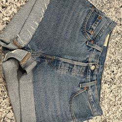 Levi Shorts Size 24