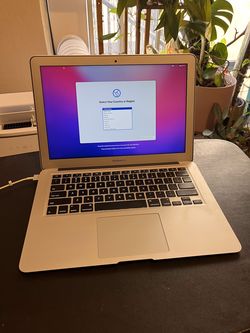 Macbook Air 2017 13 inch with Charger