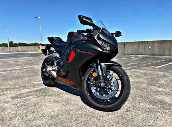 2017 Honda Cbr 1000rr URGENT FOR SALE Photo 2017 Honda Cbr 1000rr URGENT FOR SALE