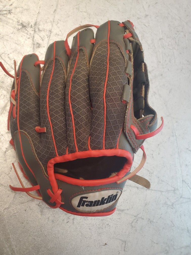 Franklin Infinite Web Shok Sorb 22752-10 1/2 kids baseball glove