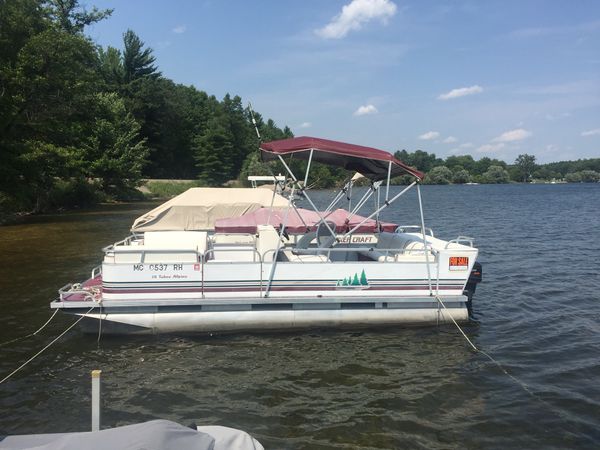 1996 playbuoy 18ft pontoon/25 hp mariner