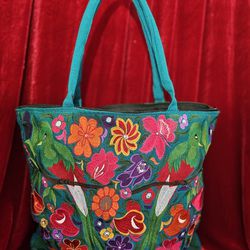  Typical Used Green Bag / Bolsa Tipica Usada