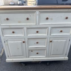 Dresser
