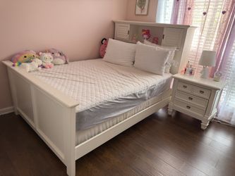Full Size Bed Set