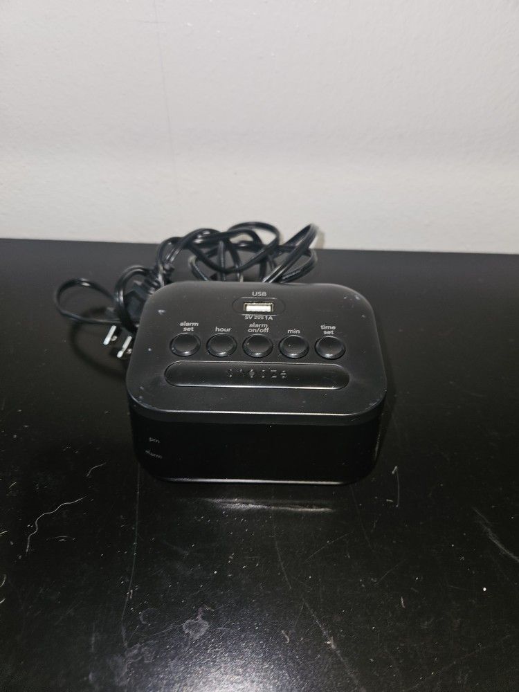 Black Alarm Clock With USB Port