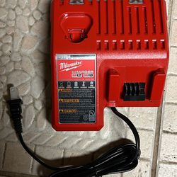 Milwaukee M18 Charger 
