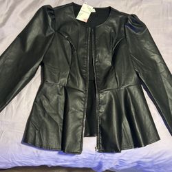 Chic Leather Jacket!