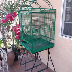 HEAVY DUTY PARROT CAG(AMERCAN CAGE BRAND) IN EXCELLENT CONDITION 