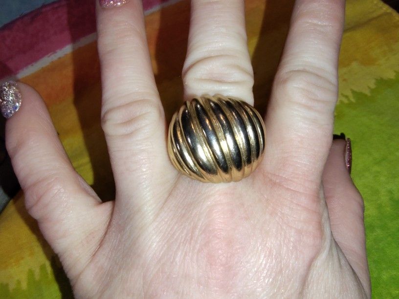 Large Gold Tone Statement Ring Size 7 