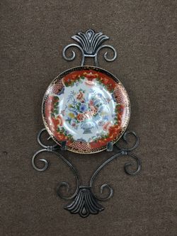 Decorative Plate and Metal Hanging Holder