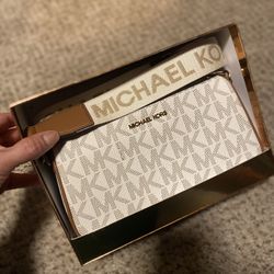 Michael kors Crossbody Purse Pouchette