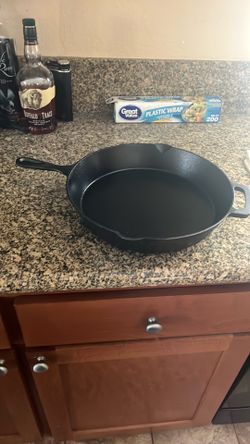 Cast iron frying pan