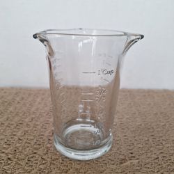 ANCHOR HOCKING TRIPLE POUR MEASURING GLASS