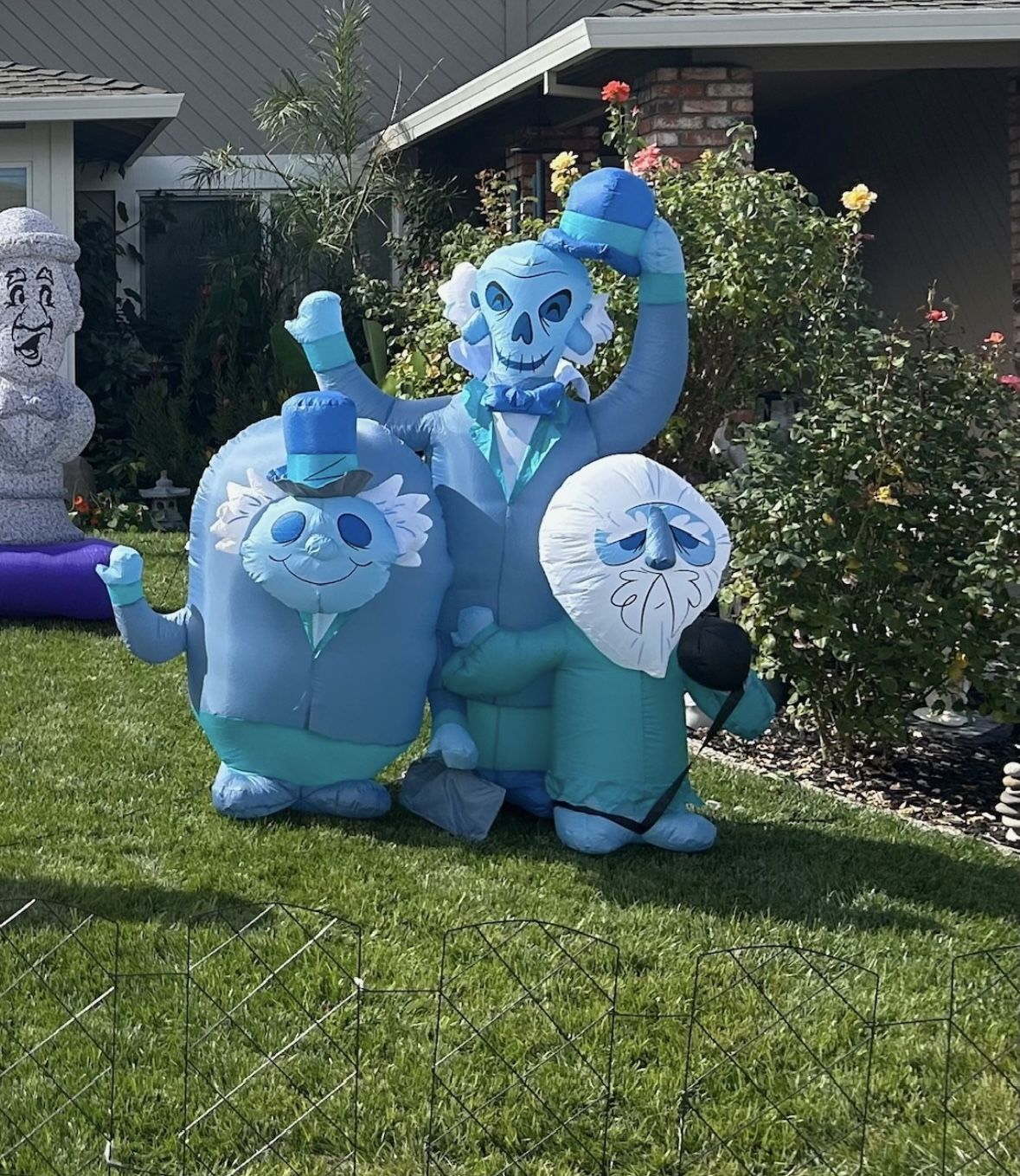 Disney Haunted Mansion “Hitchhiking Ghosts” Inflatable – 6 ft Tall – Lights Up!