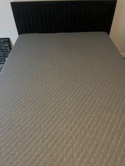 Queen hybrid mattress hardly used