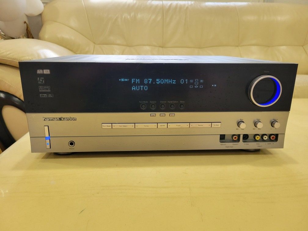 Harman/Kardon Avr 135 Receiver. 6.1 channel 240 watt receiver.