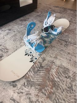 Women’s Flite 146 Snowboard + bindings + Goggles – Great Condition
