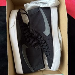 Nike SB Blazer 8 men / 9.5 women 