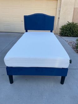 Beautiful twin size bed frame and mattress!!